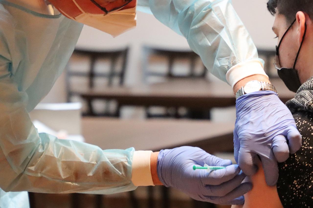 vaccination, medicine, vaccine-5884515.jpg